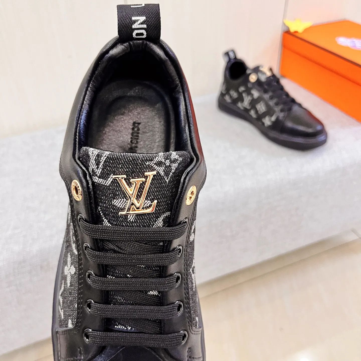 🚘🚘Factory batch 400💰[LV]🔥Louis Vuitton, high-end men's shoes brand, official website 1:1 latest masterpiece: the upper is made of first-layer cowhide imported from Italy with a comfortable and breathable lining➕original non-slip and wear-resistant outsole🔥, making walking more convenient and comfortable! An exclusive new model, a stunning work, a beautiful 1:1 replica [color] compared to the official quality! Create a fashionable personality to set off your uniqueness! A must-have for trendy men! Classic🔥Size: 38-44 Color: 🔥Multiple colors available🔥